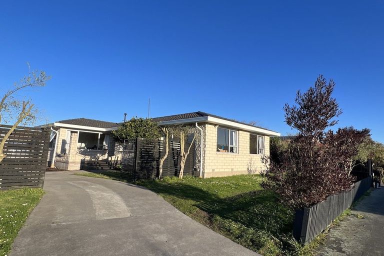 Photo of property in 32 Dunbarton Street, Redwood, Christchurch, 8051