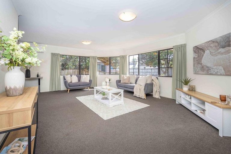 Photo of property in 11 Greenough Place, Rototuna, Hamilton, 3210