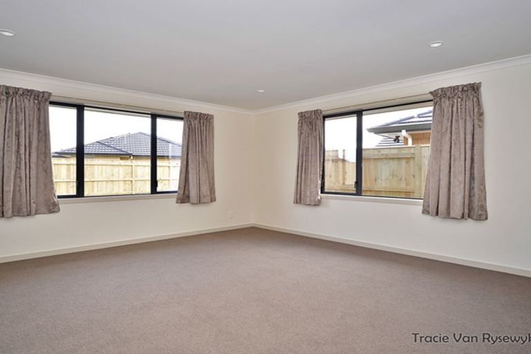 Photo of property in 100 Rosalie Terrace, Kelvin Grove, Palmerston North, 4414