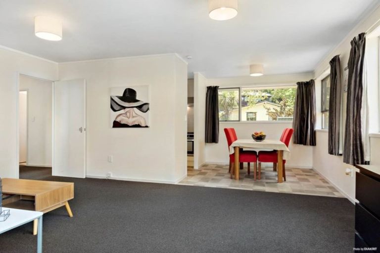 Photo of property in 2/12 Newstead Avenue, Browns Bay, Auckland, 0632