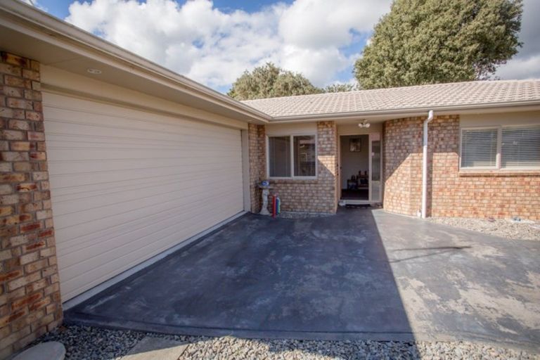 Photo of property in 6 Cabernet Close, Paraparaumu, 5032