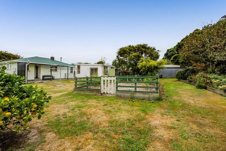 Photo of property in 2 Charles Major Place, Hawera, 4610