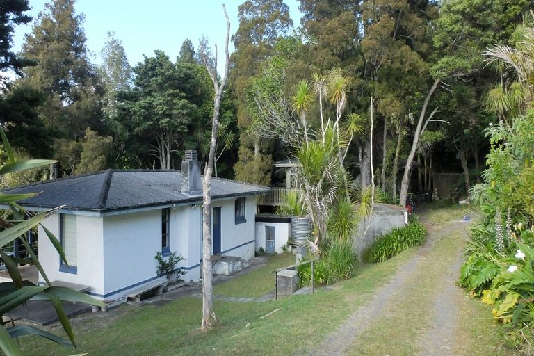 Photo of property in 85 Leigh Road, Leigh, 0985