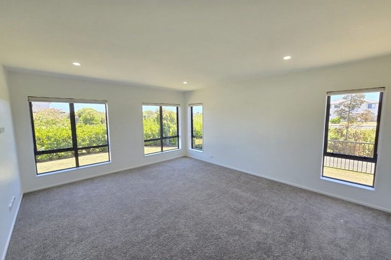Photo of property in 11 Kuhanui Drive, Karaka, Papakura, 2113