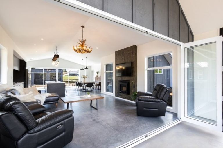 Photo of property in 13 Tari Road, Pukeatua, 3880