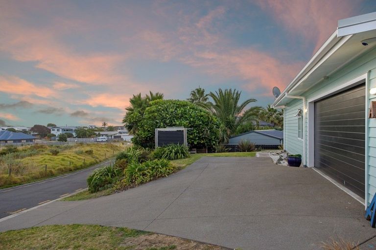 Photo of property in 32a Ohuirehe Road, Coastlands, Whakatane, 3120