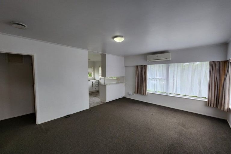 Photo of property in 2/28 Windy Ridge Road, Glenfield, Auckland, 0629