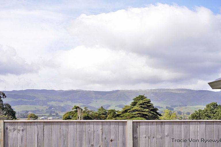 Photo of property in 100 Rosalie Terrace, Kelvin Grove, Palmerston North, 4414