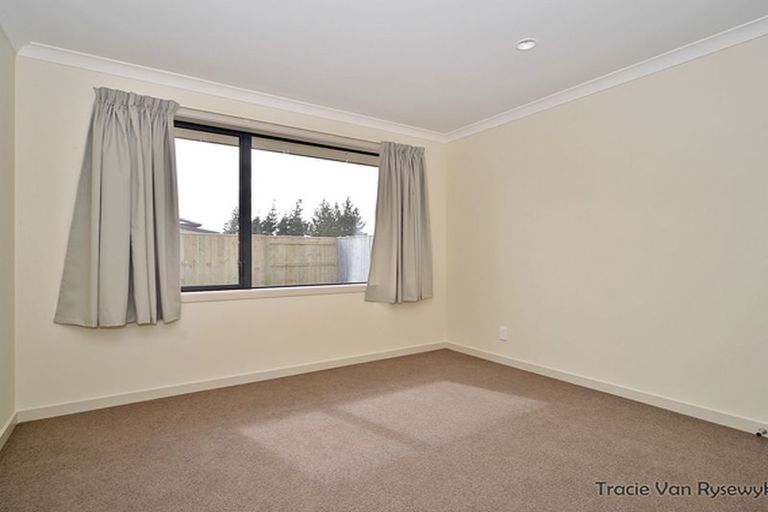 Photo of property in 100 Rosalie Terrace, Kelvin Grove, Palmerston North, 4414