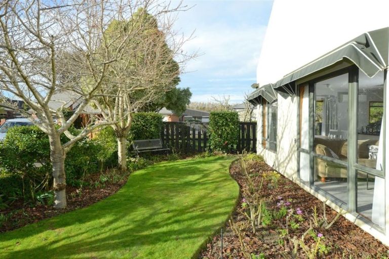 Photo of property in 2/8 Hamish Place, Westmorland, Christchurch, 8025