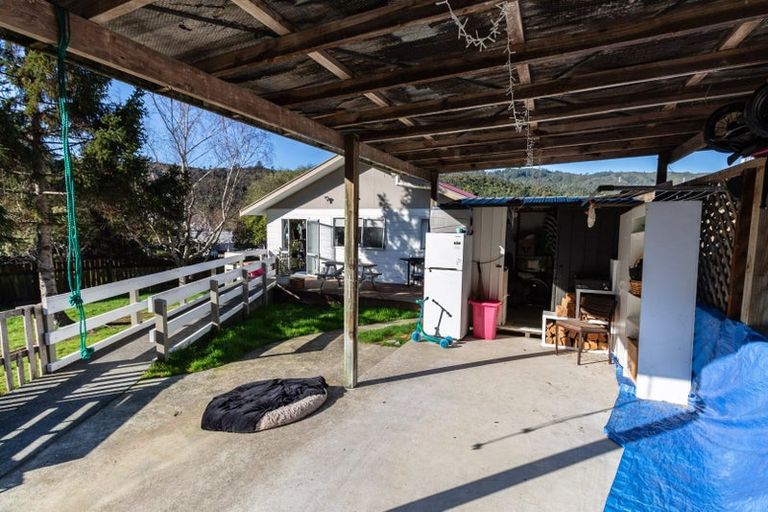 Photo of property in 1 Tiroiti Grove, Stokes Valley, Lower Hutt, 5019