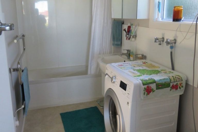 Photo of property in 15 Ferry Street, Foxton Beach, Foxton, 4815