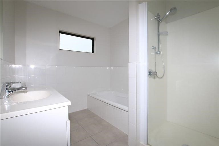 Photo of property in 24/22 Northcross Drive, Oteha, Auckland, 0632