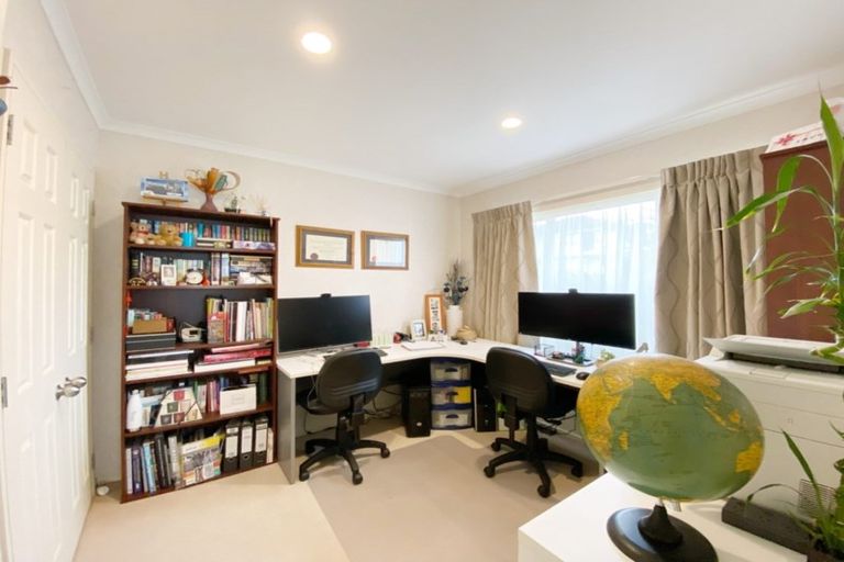 Photo of property in 4 Ballyroney Place, East Tamaki, Auckland, 2013