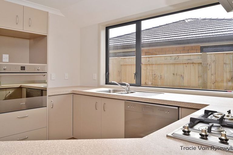 Photo of property in 100 Rosalie Terrace, Kelvin Grove, Palmerston North, 4414