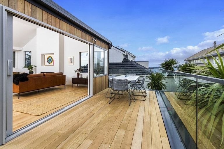 Photo of property in 2/43 Princes Street, Northcote Point, Auckland, 0627