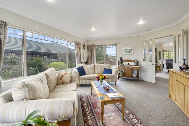 Photo of property in 22 Abby Road, Fitzherbert, Palmerston North, 4410