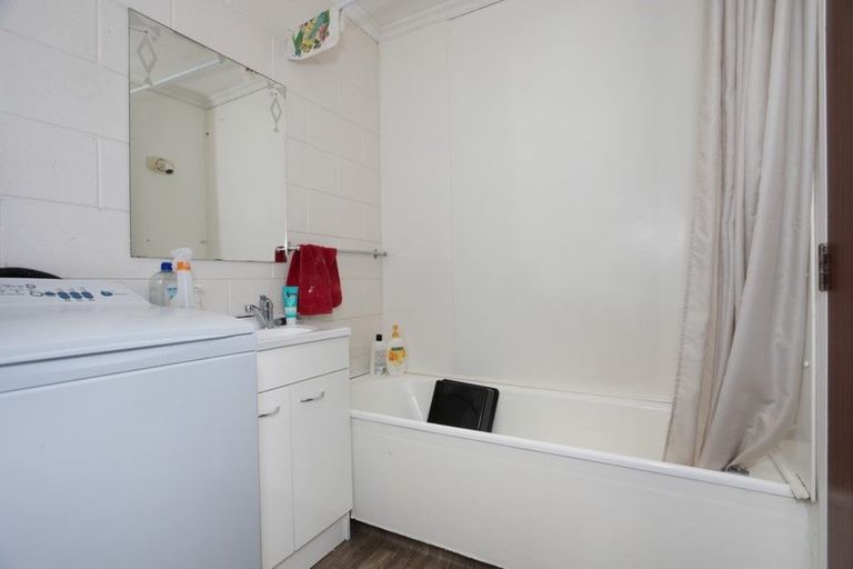 Photo of property in 2/297 Ruahine Street, Terrace End, Palmerston North, 4410