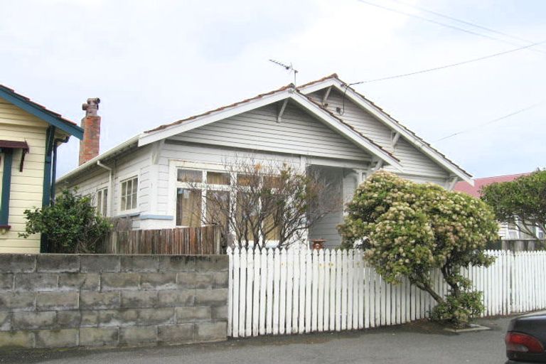Photo of property in 139 Onepu Road, Lyall Bay, Wellington, 6022
