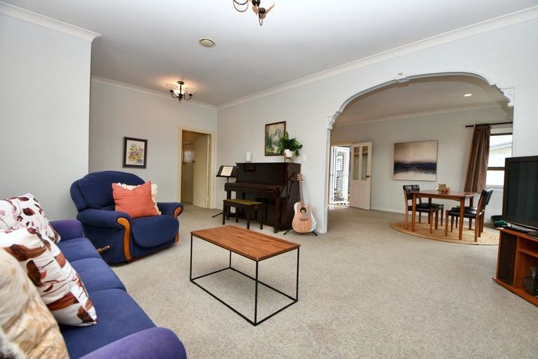 Photo of property in 2 Mckenzie Terrace, Carterton, 5713