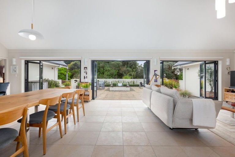 Photo of property in 90 Peka Peka Road, Peka Peka, Waikanae, 5391