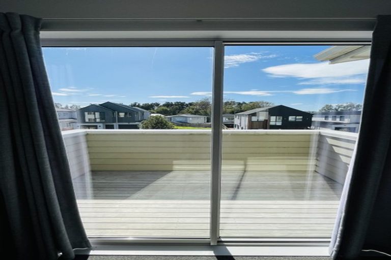 Photo of property in 64 Craigs Way, Hobsonville, Auckland, 0616