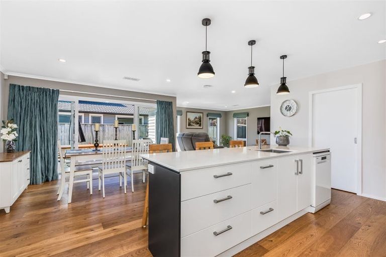 Photo of property in 17 Waitaria Terrace, Aotea, Porirua, 5024