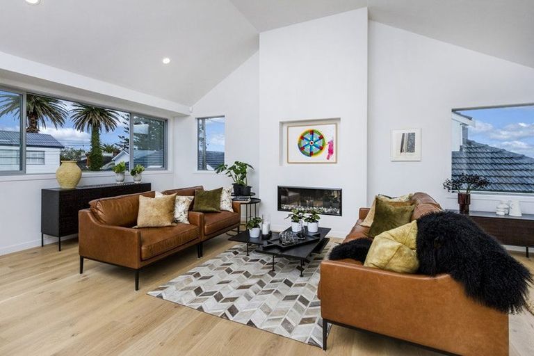 Photo of property in 2/43 Princes Street, Northcote Point, Auckland, 0627