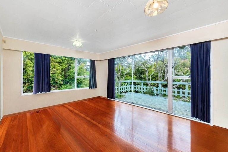 Photo of property in 1/6 Mcquoid Place, Glenfield, Auckland, 0629