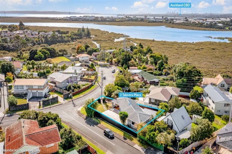 Photo of property in 2 Talavera Place, Te Atatu South, Auckland, 0602