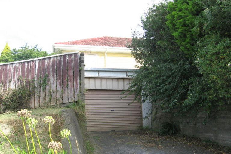 Photo of property in 16 Chester Road, Tawa, Wellington, 5028