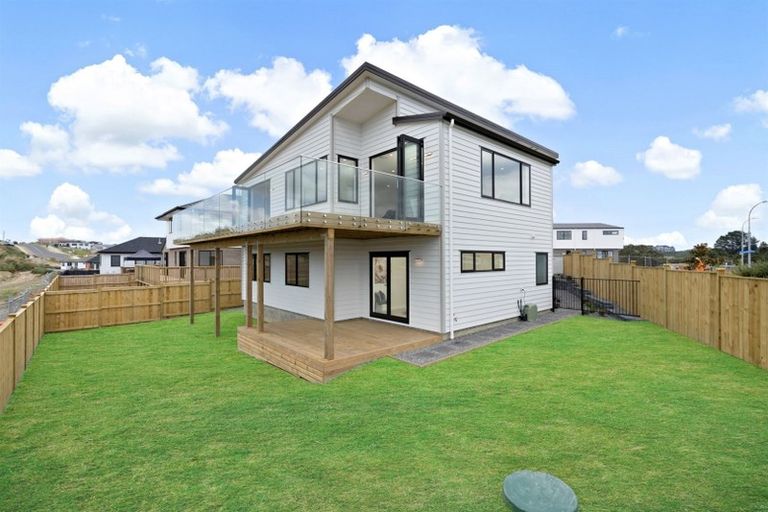 Photo of property in 36 Sunnyheights Road, Orewa, 0931