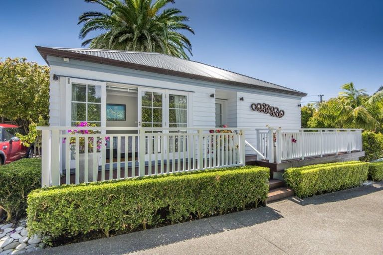 Photo of property in 13 Stanley Point Road, Stanley Point, Auckland, 0624