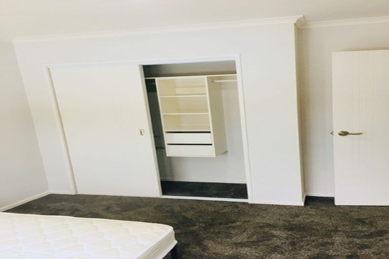 Photo of property in 425d Great South Road, Opaheke, Papakura, 2113