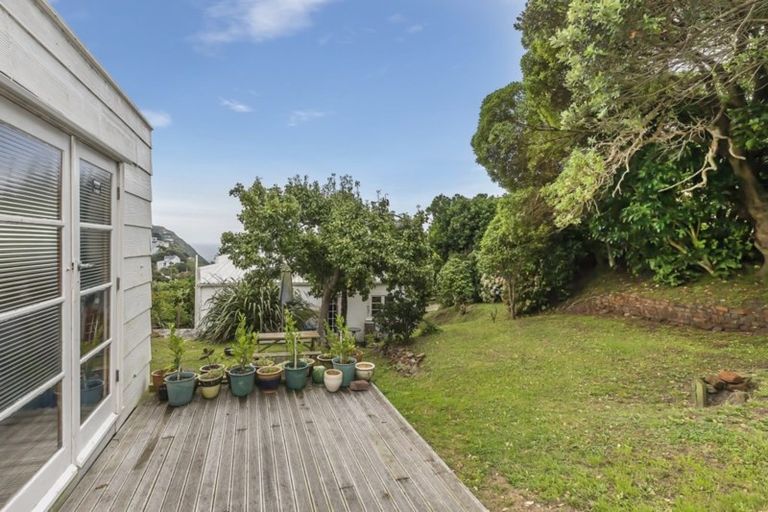 Photo of property in 21 Te Pari Pari Road, Pukerua Bay, 5026