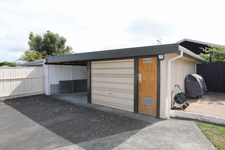 Photo of property in 100 Lethbridge Street, Feilding, 4702