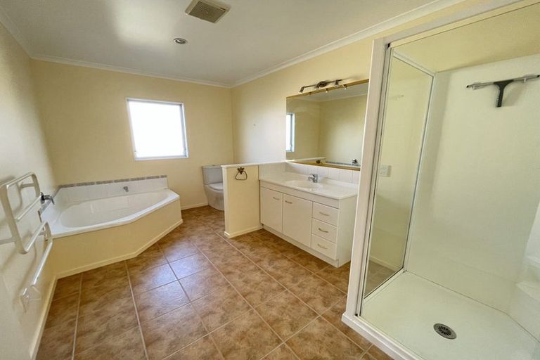 Photo of property in 33 Pendennis Point, Camborne, Porirua, 5026