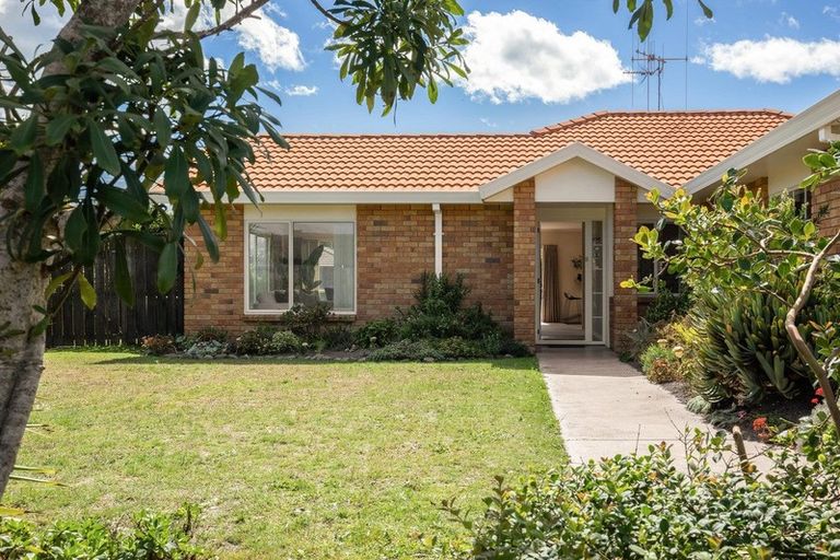 Photo of property in 16 Larisa Grove, Papamoa Beach, Papamoa, 3118