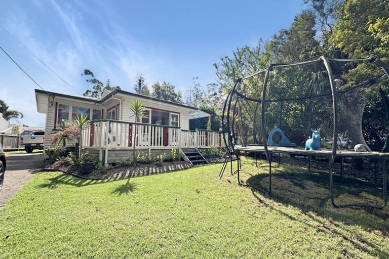 Photo of property in 11 Holgate Avenue, Herald Island, Auckland, 0618