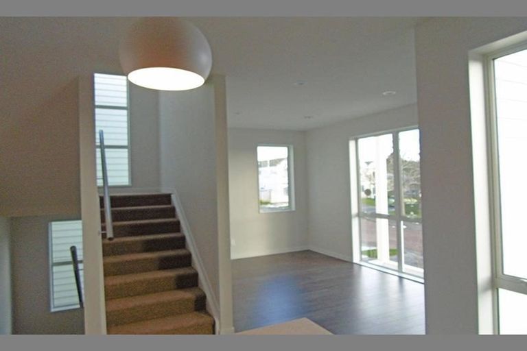 Photo of property in 28 Stephen Avenue, Henderson, Auckland, 0610