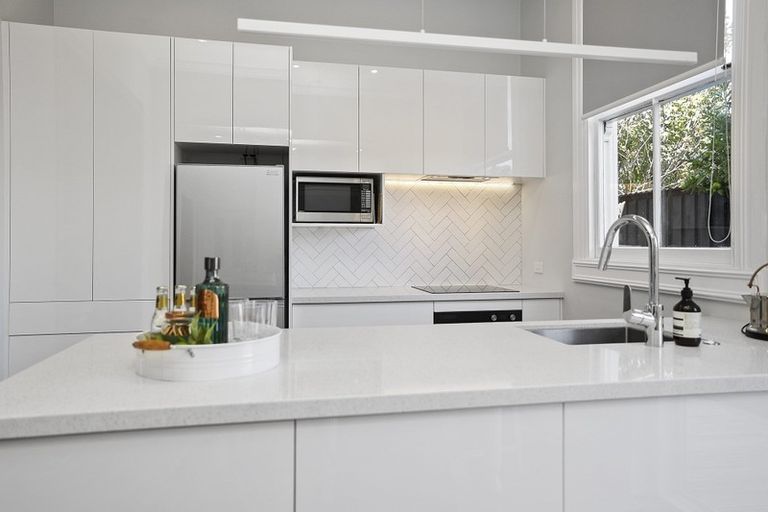 Photo of property in 8 Morley Street, New Plymouth, 4310