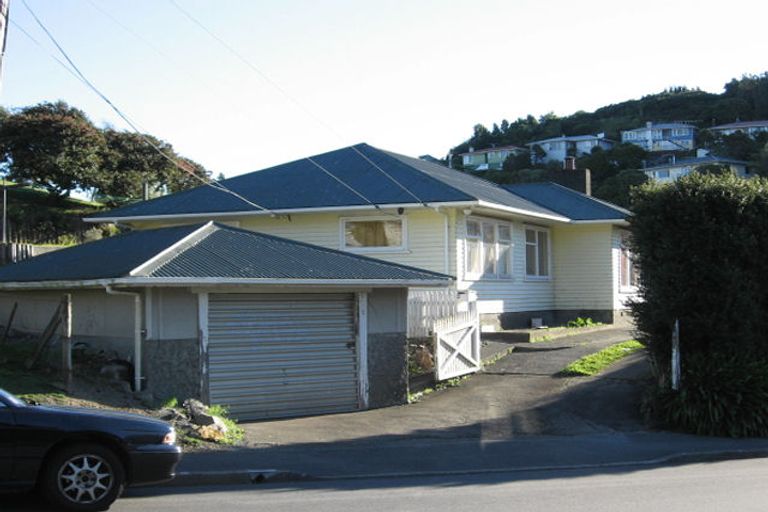 Photo of property in 4 Black Rock Road, Newlands, Wellington, 6037