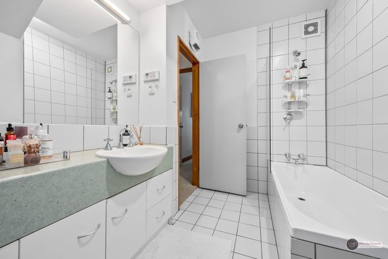 Photo of property in 30a Connaught Terrace, Brooklyn, Wellington, 6021