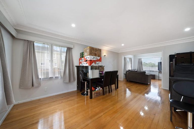 Photo of property in 19 Lynwood Road, New Lynn, Auckland, 0600