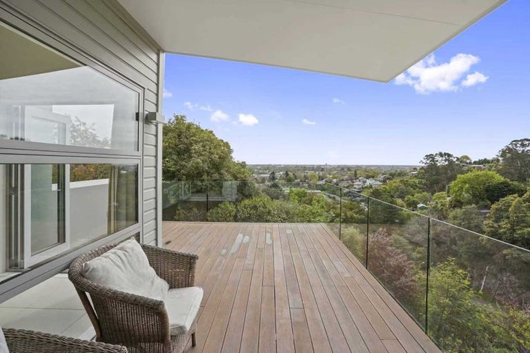 Photo of property in 33d Hackthorne Road, Cashmere, Christchurch, 8022