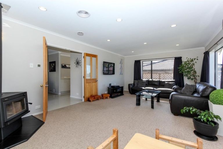 Photo of property in 13 Sandel Rise, Merrilands, New Plymouth, 4312