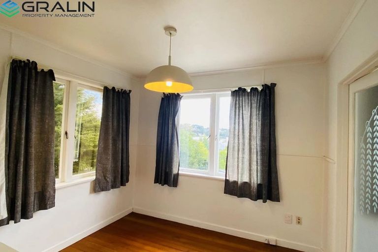 Photo of property in 5 Murray Road, Te Atatu Peninsula, Auckland, 0610