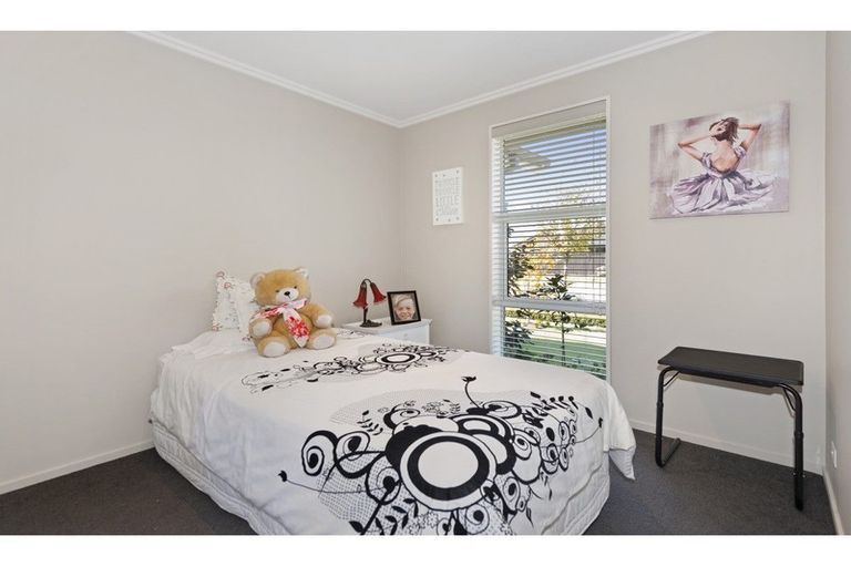 Photo of property in 33 Euphrasie Drive, Aidanfield, Christchurch, 8025