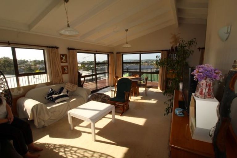 Photo of property in 35 Gledstane Road, Stanmore Bay, Whangaparaoa, 0932