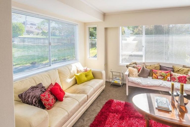 Photo of property in 2/27 Parkhill Road, Mellons Bay, Auckland, 2014
